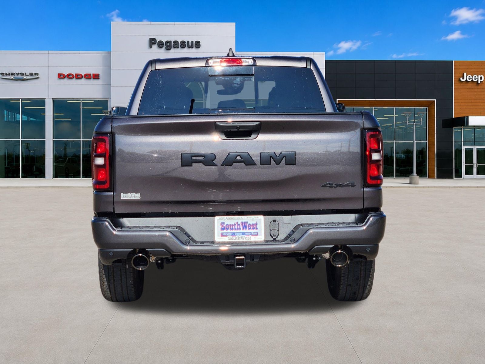 2026 RAM Ram 1500 RAM 1500 EXPRESS CREW CAB 4X4 5'7' BOX