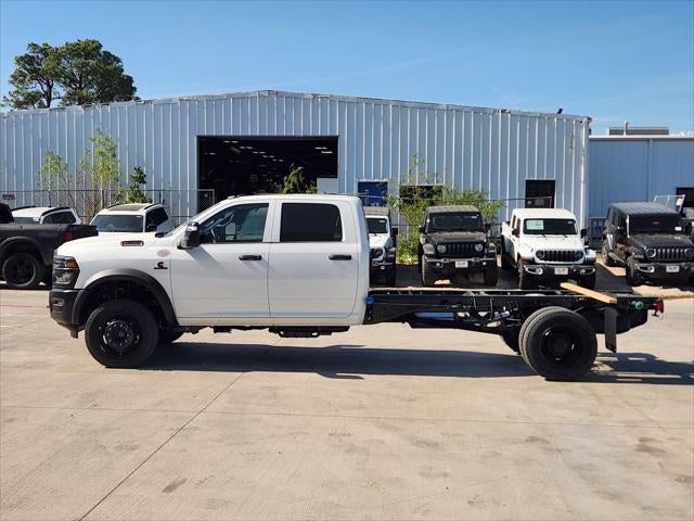 2026 RAM Ram 5500 Chassis Cab RAM 5500 TRADESMAN CHASSIS CREW CAB 4X4 84' CA