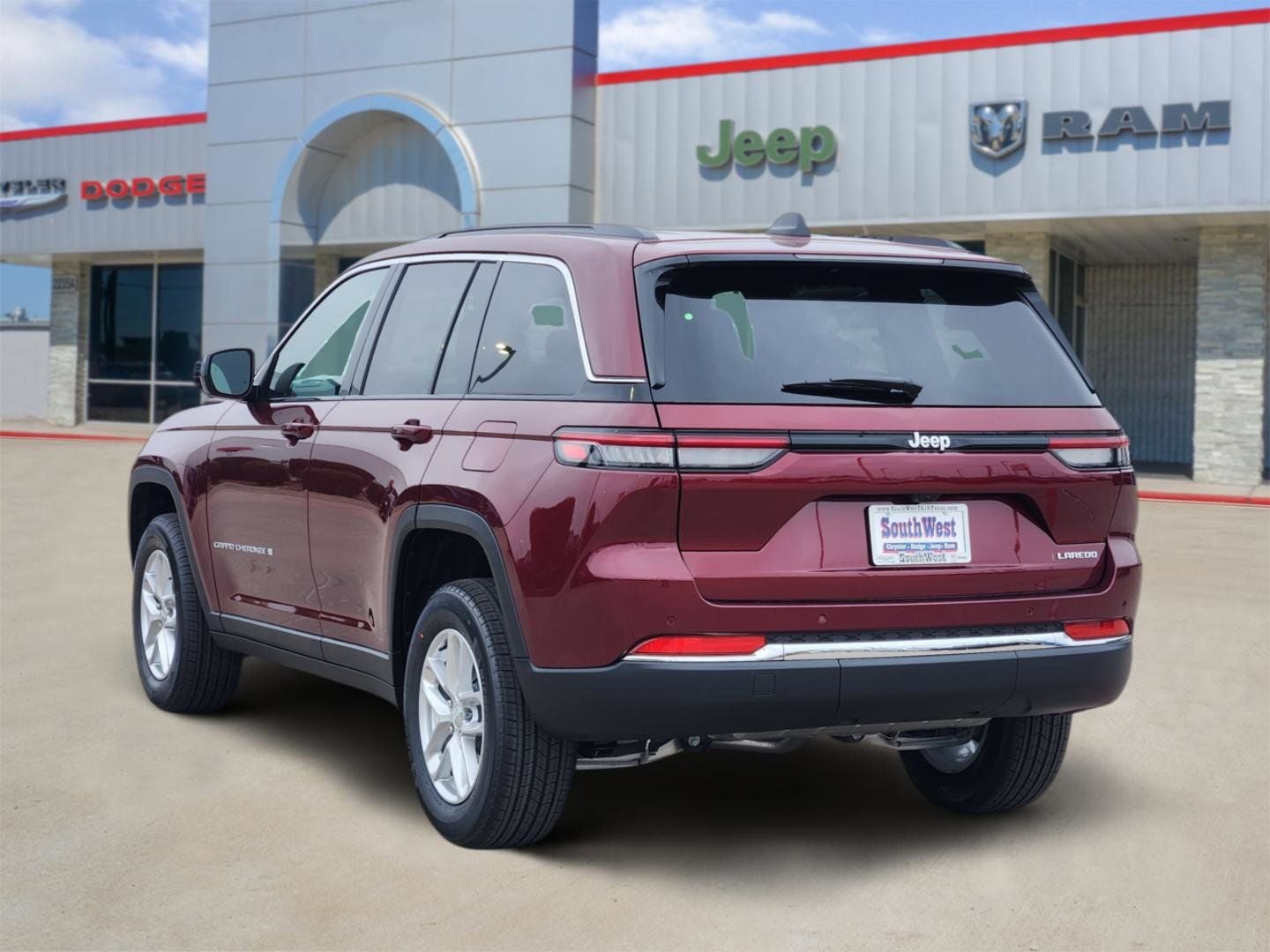 2025 Jeep Grand Cherokee GRAND CHEROKEE LAREDO X 4X2