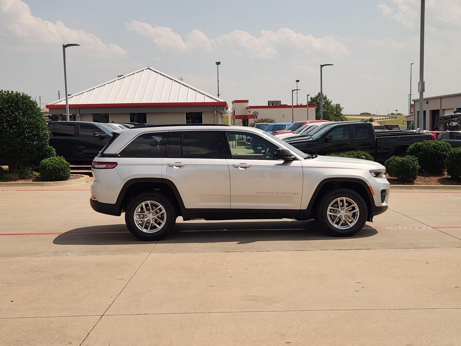 2026 Jeep Grand Cherokee GRAND CHEROKEE LAREDO 4X2