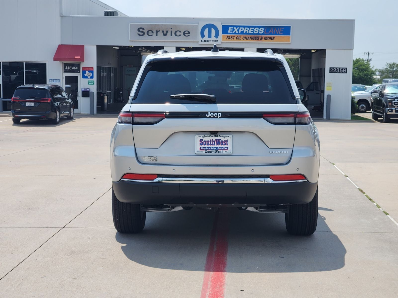 2026 Jeep Grand Cherokee GRAND CHEROKEE LAREDO 4X2