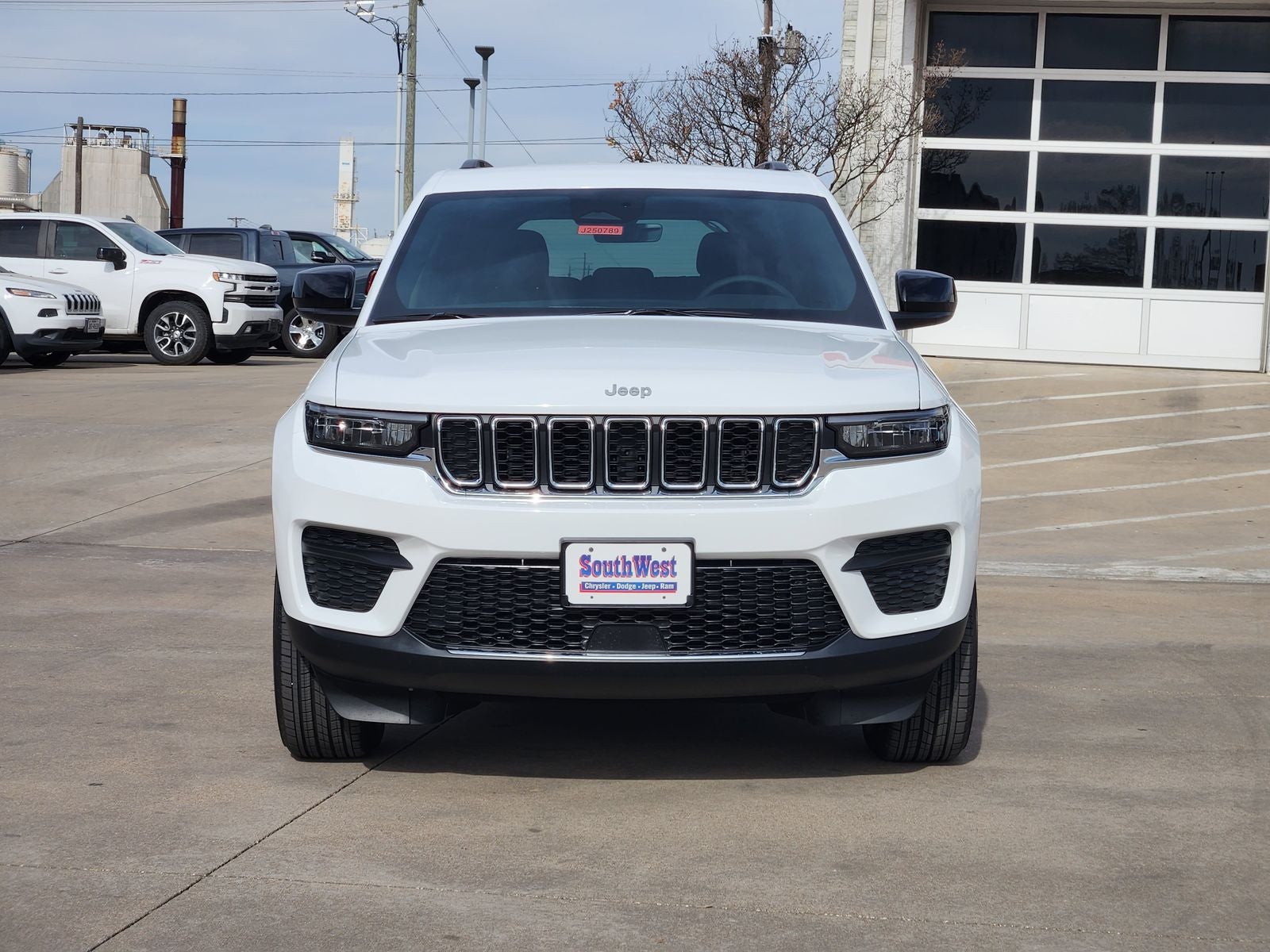 2025 Jeep Grand Cherokee GRAND CHEROKEE LAREDO 4X2