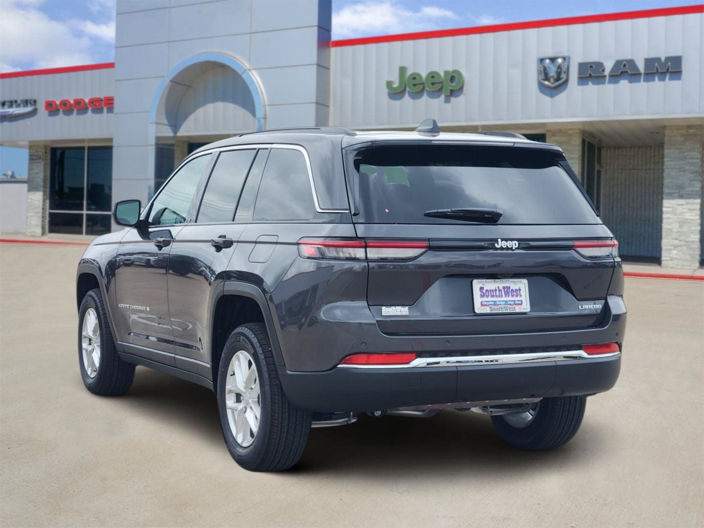 2026 Jeep Grand Cherokee GRAND CHEROKEE LAREDO 4X2