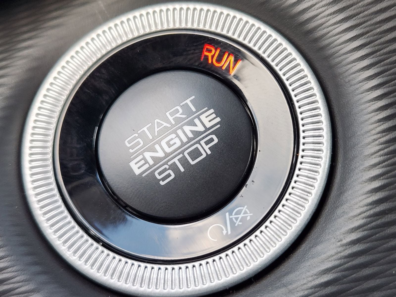 2025 Jeep Grand Cherokee GRAND CHEROKEE LAREDO 4X2