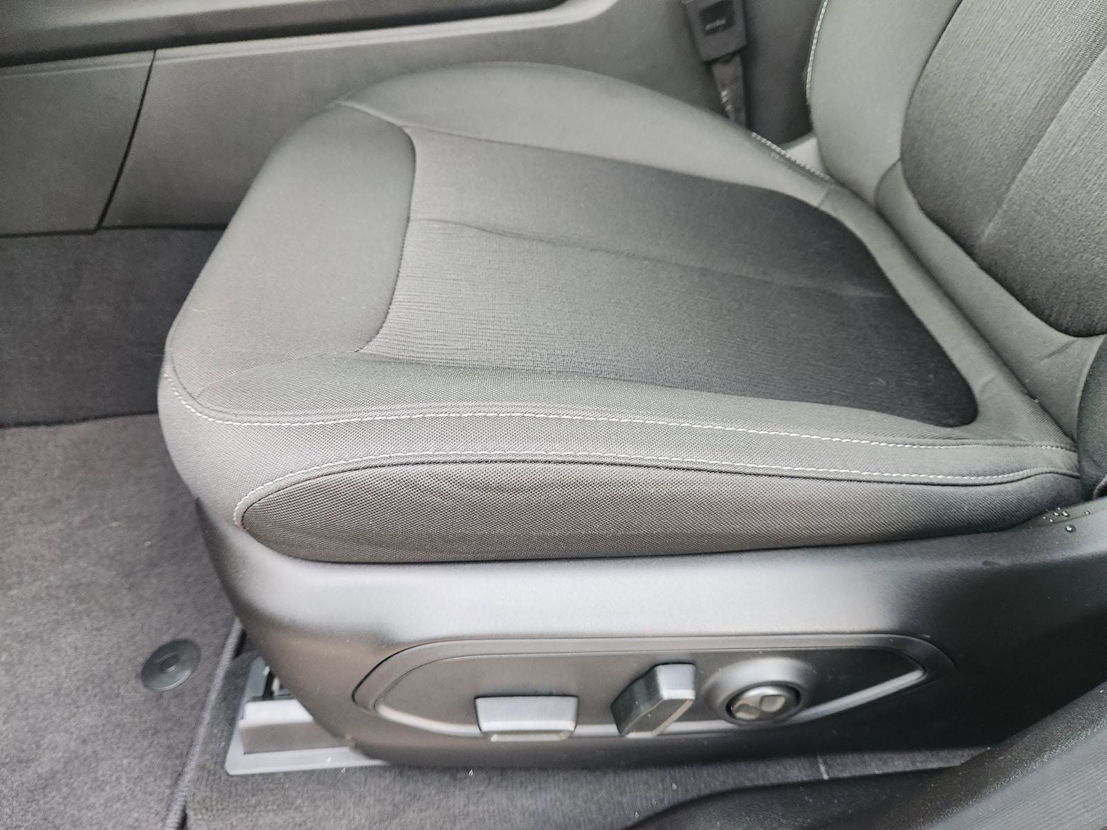 2025 Jeep Grand Cherokee GRAND CHEROKEE LAREDO X 4X2