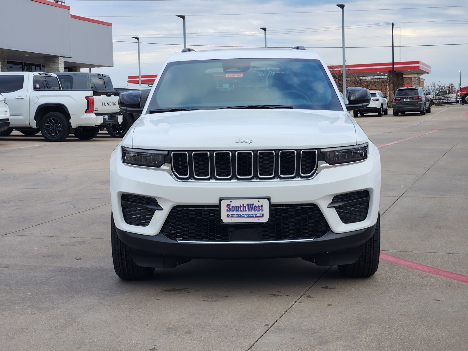 2025 Jeep Grand Cherokee GRAND CHEROKEE LAREDO X 4X2