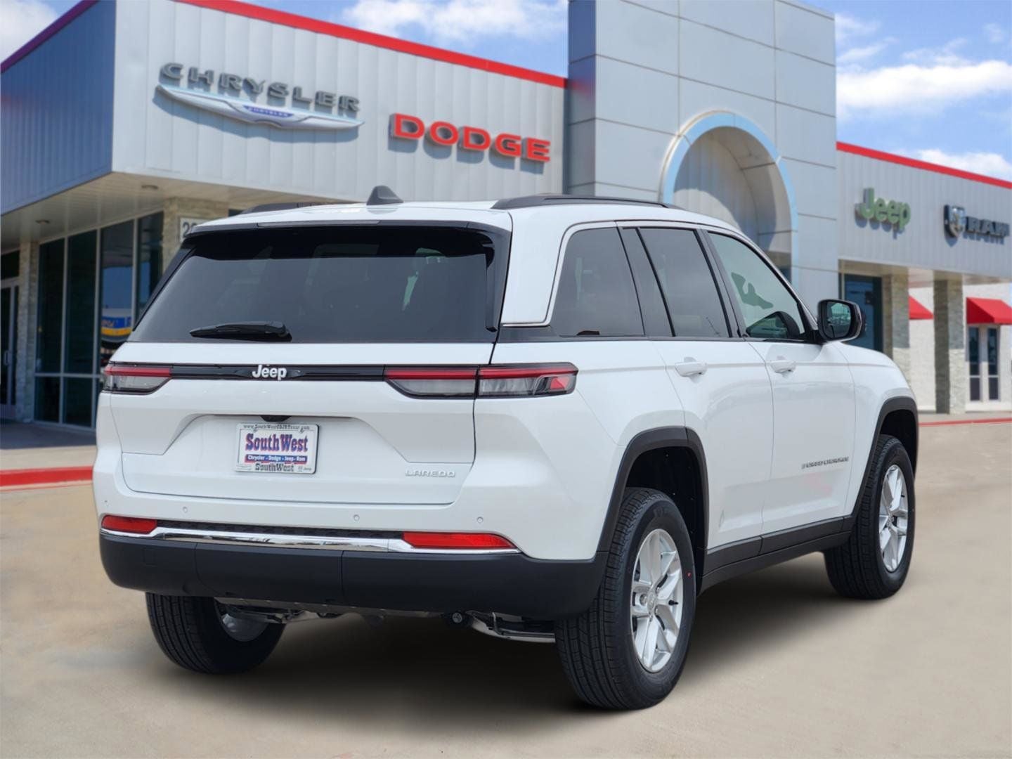 2025 Jeep Grand Cherokee GRAND CHEROKEE LAREDO X 4X2