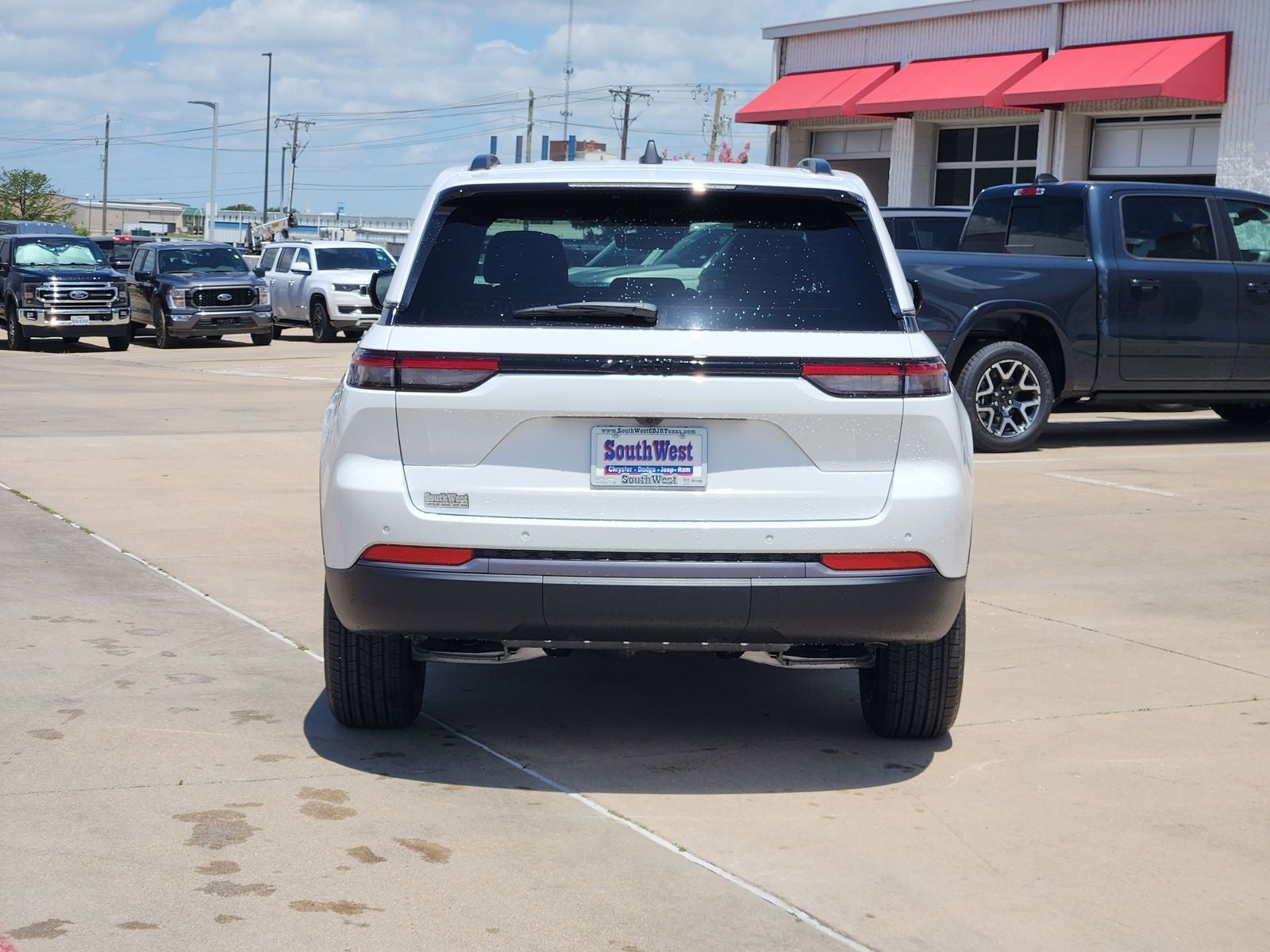 2026 Jeep Grand Cherokee GRAND CHEROKEE LAREDO ALTITUDE 4X2