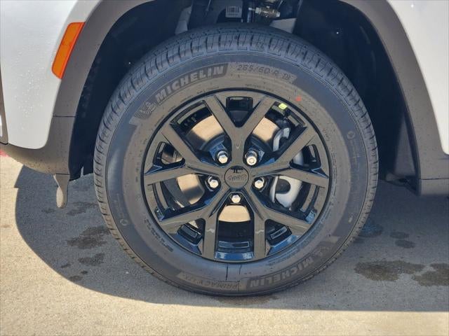 2026 Jeep Grand Cherokee GRAND CHEROKEE LAREDO ALTITUDE 4X2