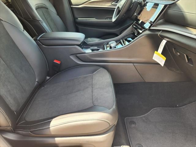 2026 Jeep Grand Cherokee GRAND CHEROKEE LAREDO ALTITUDE 4X2