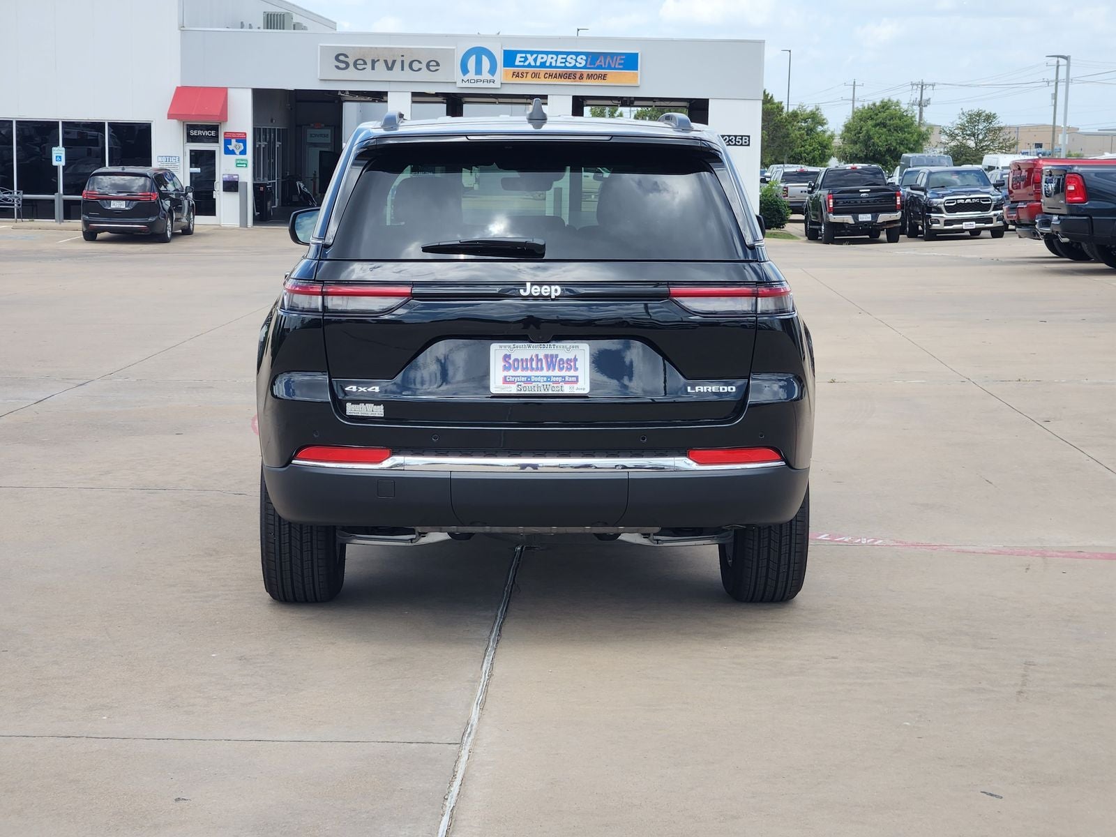 2026 Jeep Grand Cherokee GRAND CHEROKEE LAREDO X 4X4