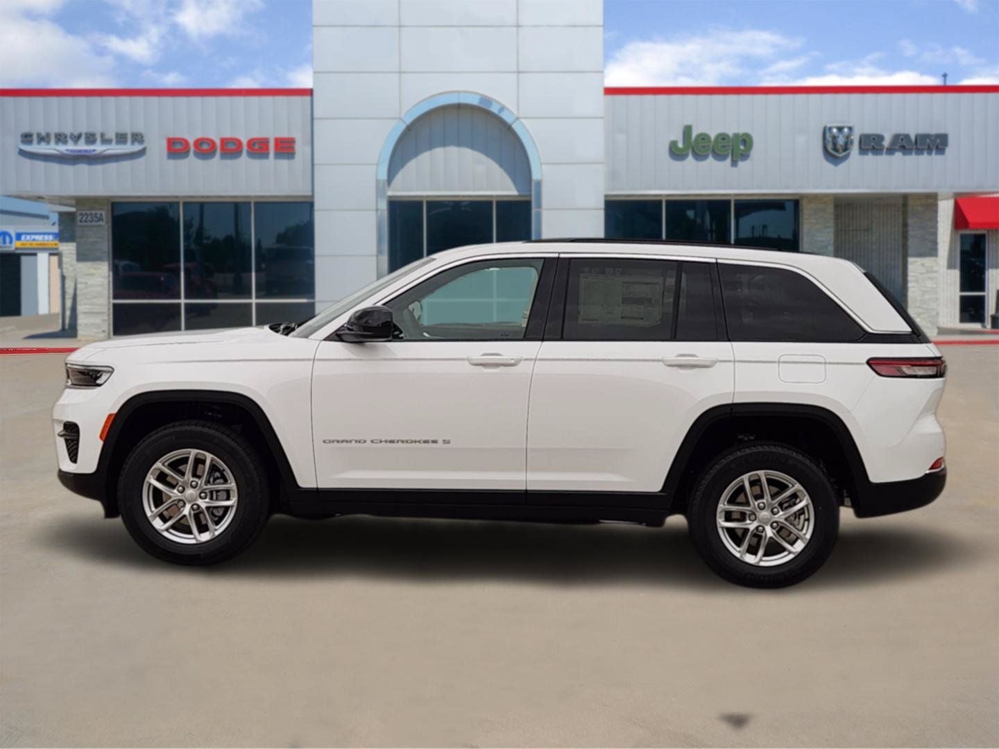 2026 Jeep Grand Cherokee GRAND CHEROKEE LAREDO X 4X4