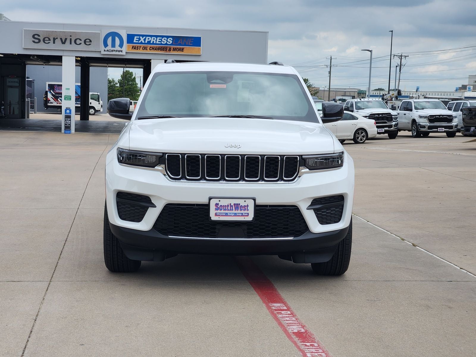2026 Jeep Grand Cherokee GRAND CHEROKEE LAREDO X 4X4