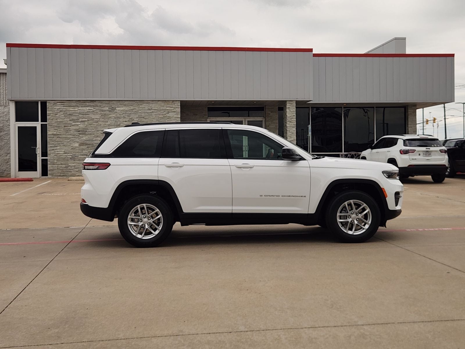 2026 Jeep Grand Cherokee GRAND CHEROKEE LAREDO X 4X4