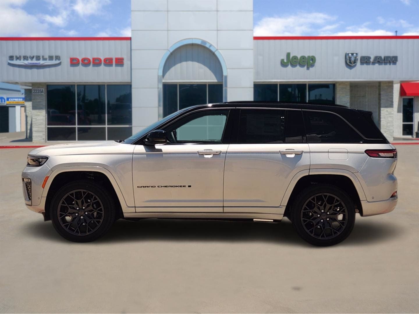 2026 Jeep Grand Cherokee GRAND CHEROKEE SUMMIT 4X4