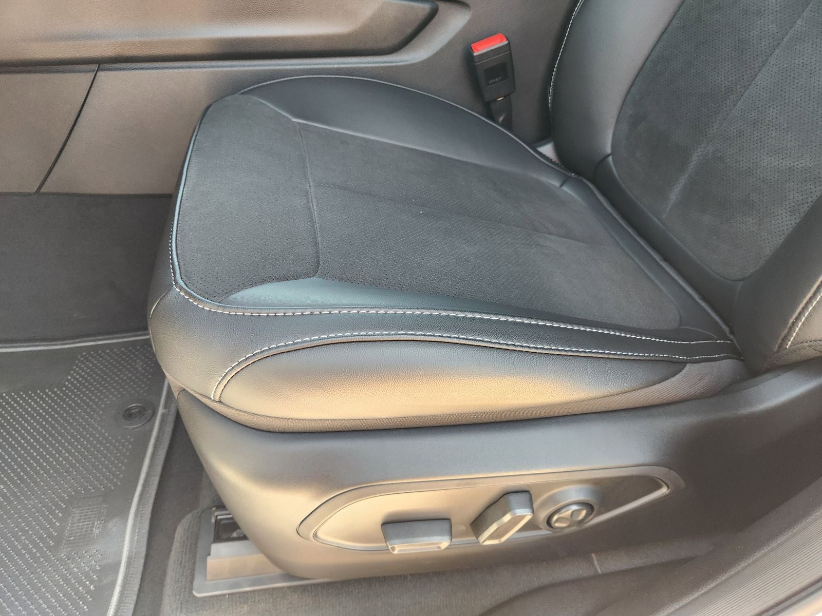 2026 Jeep Grand Cherokee GRAND CHEROKEE L LAREDO ALTITUDE 4X2