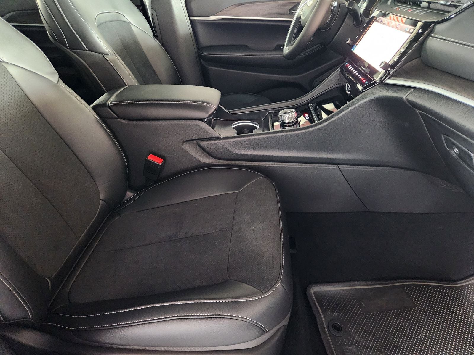 2026 Jeep Grand Cherokee GRAND CHEROKEE L LAREDO ALTITUDE 4X2