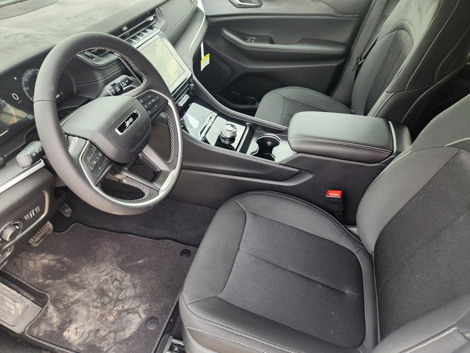 2025 Jeep Grand Cherokee GRAND CHEROKEE L LAREDO 4X4