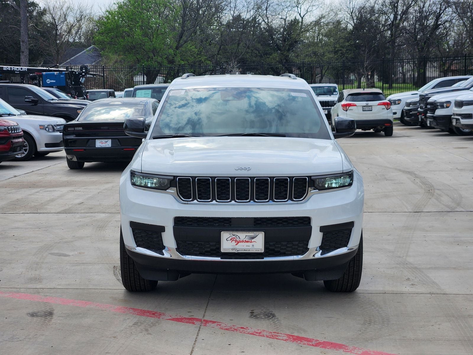 2025 Jeep Grand Cherokee GRAND CHEROKEE L LAREDO 4X4