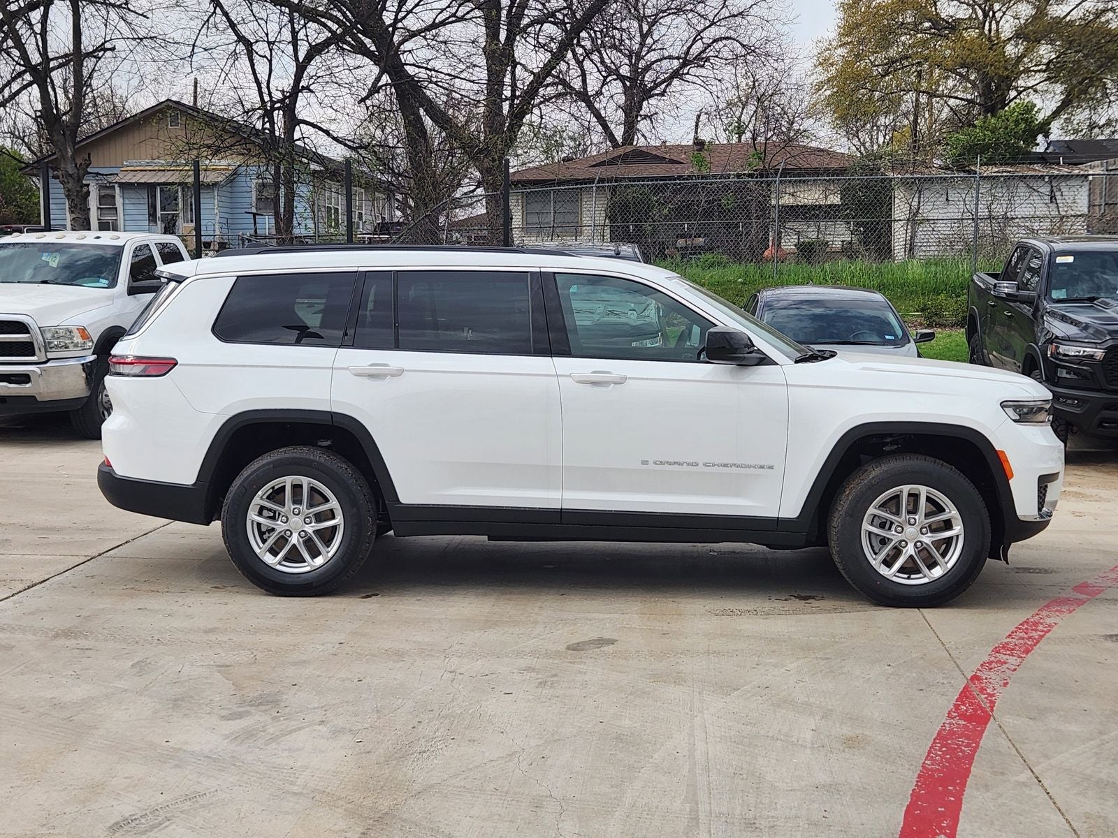 2025 Jeep Grand Cherokee GRAND CHEROKEE L LAREDO 4X4