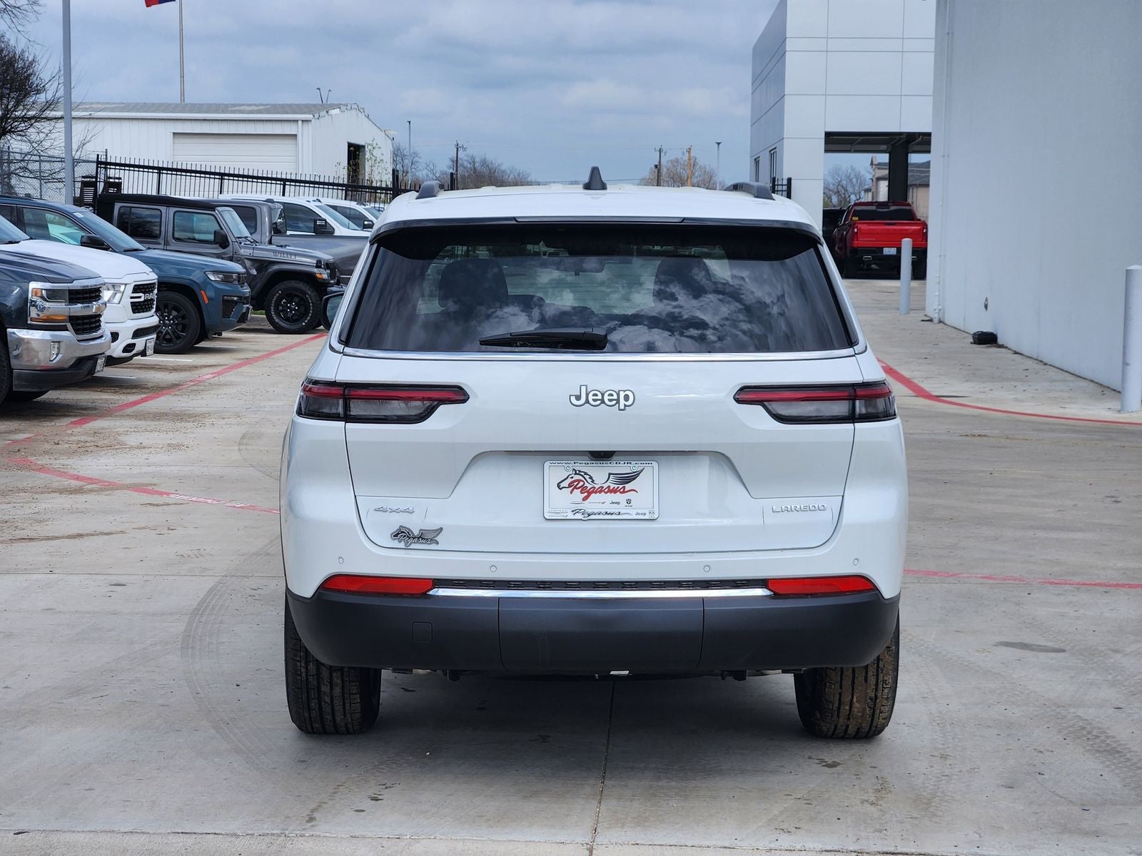 2025 Jeep Grand Cherokee GRAND CHEROKEE L LAREDO 4X4