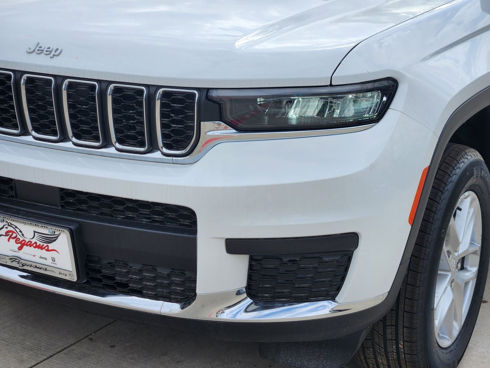 2025 Jeep Grand Cherokee GRAND CHEROKEE L LAREDO 4X4