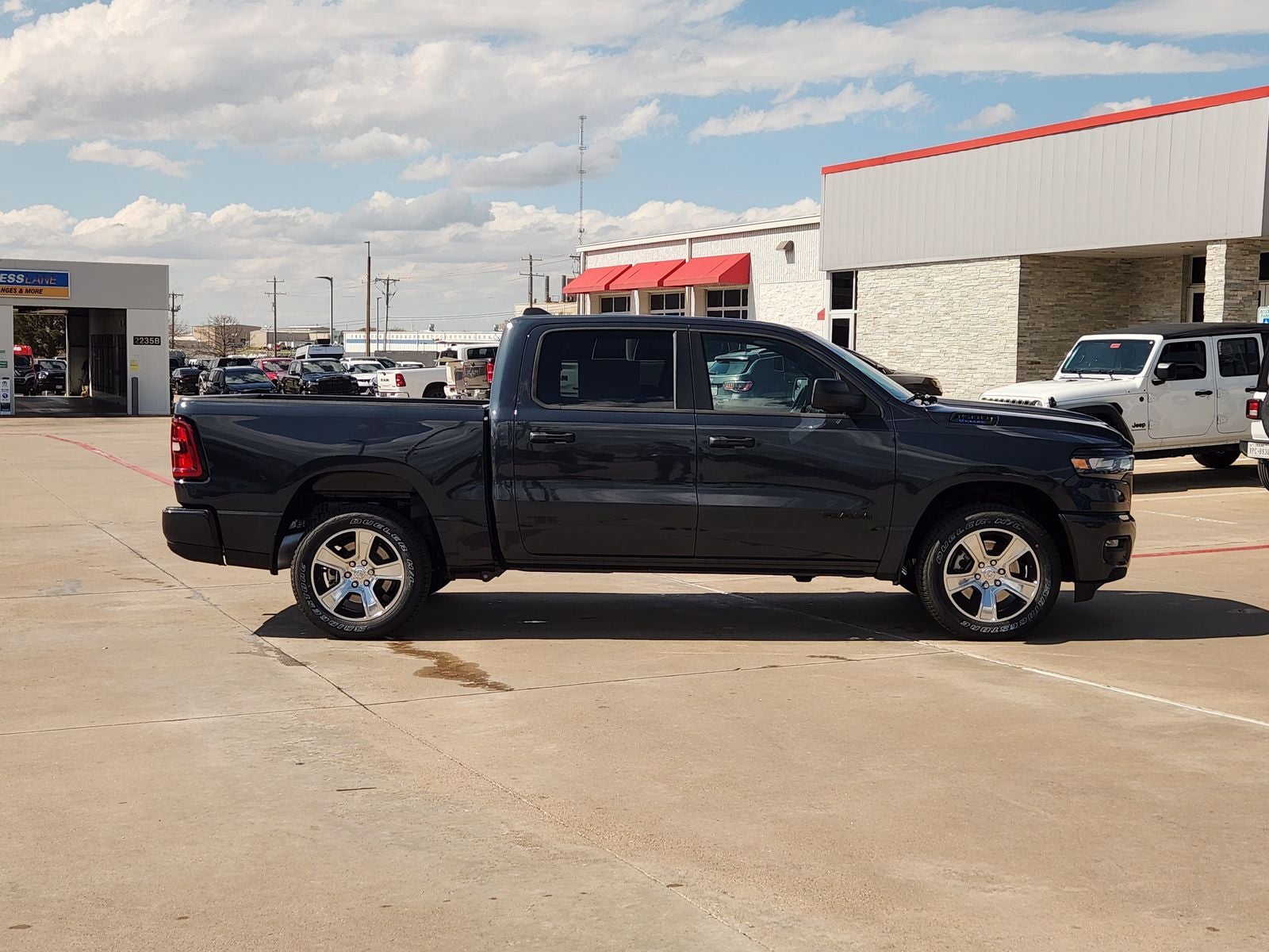 2026 RAM Ram 1500 RAM 1500 EXPRESS CREW CAB 4X2 5'7' BOX