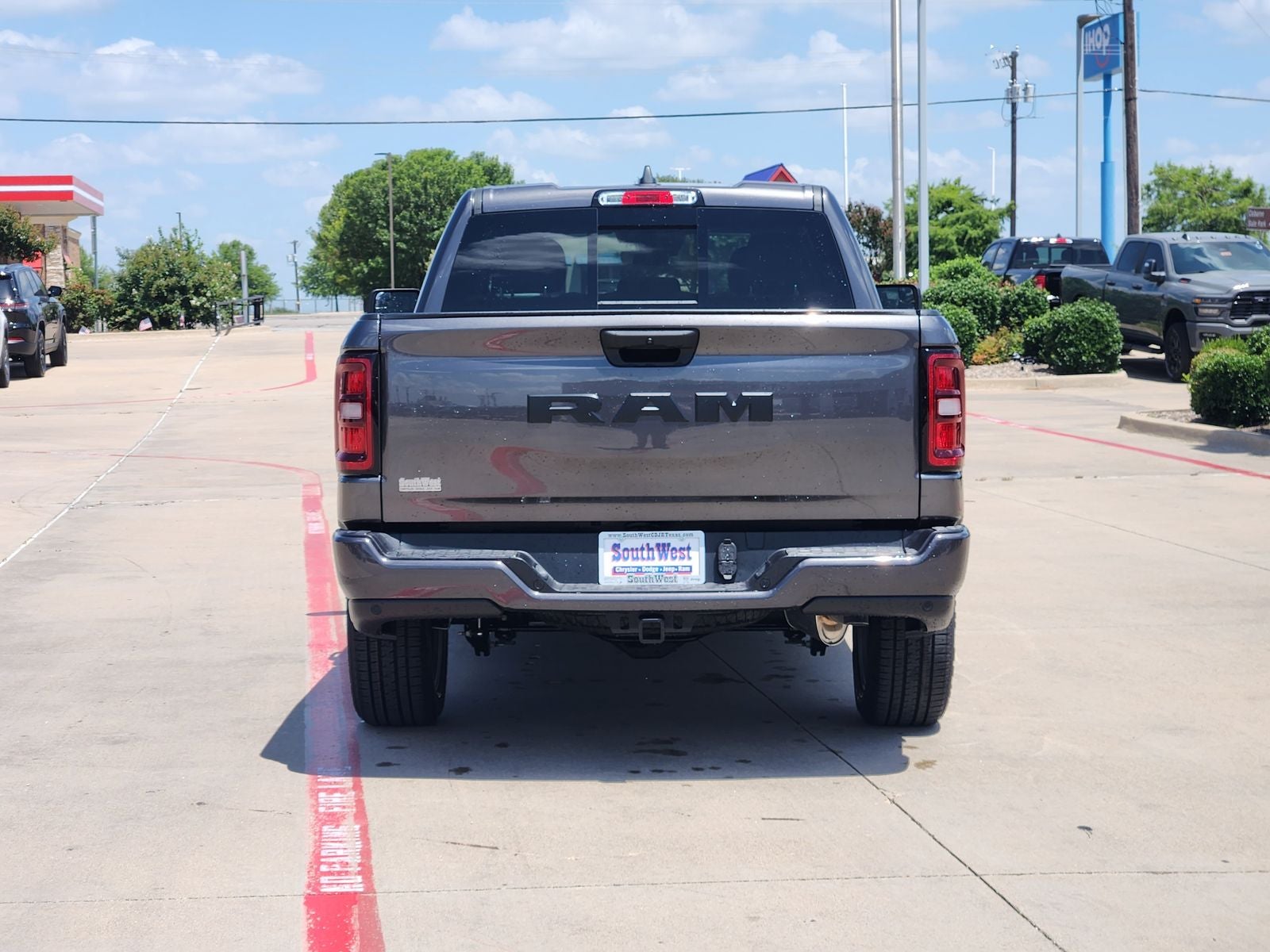 2026 RAM Ram 1500 RAM 1500 EXPRESS QUAD CAB 4X2 6'4' BOX
