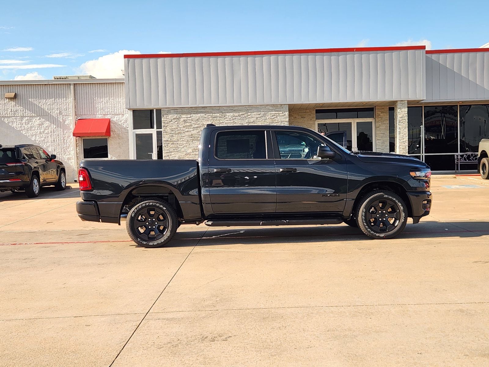 2026 RAM Ram 1500 RAM 1500 EXPRESS CREW CAB 4X4 5'7' BOX