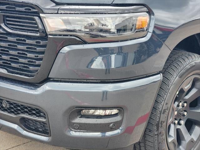 2027 RAM Ram 1500 RAM 1500 EXPRESS CREW CAB 4X4 5'7' BOX