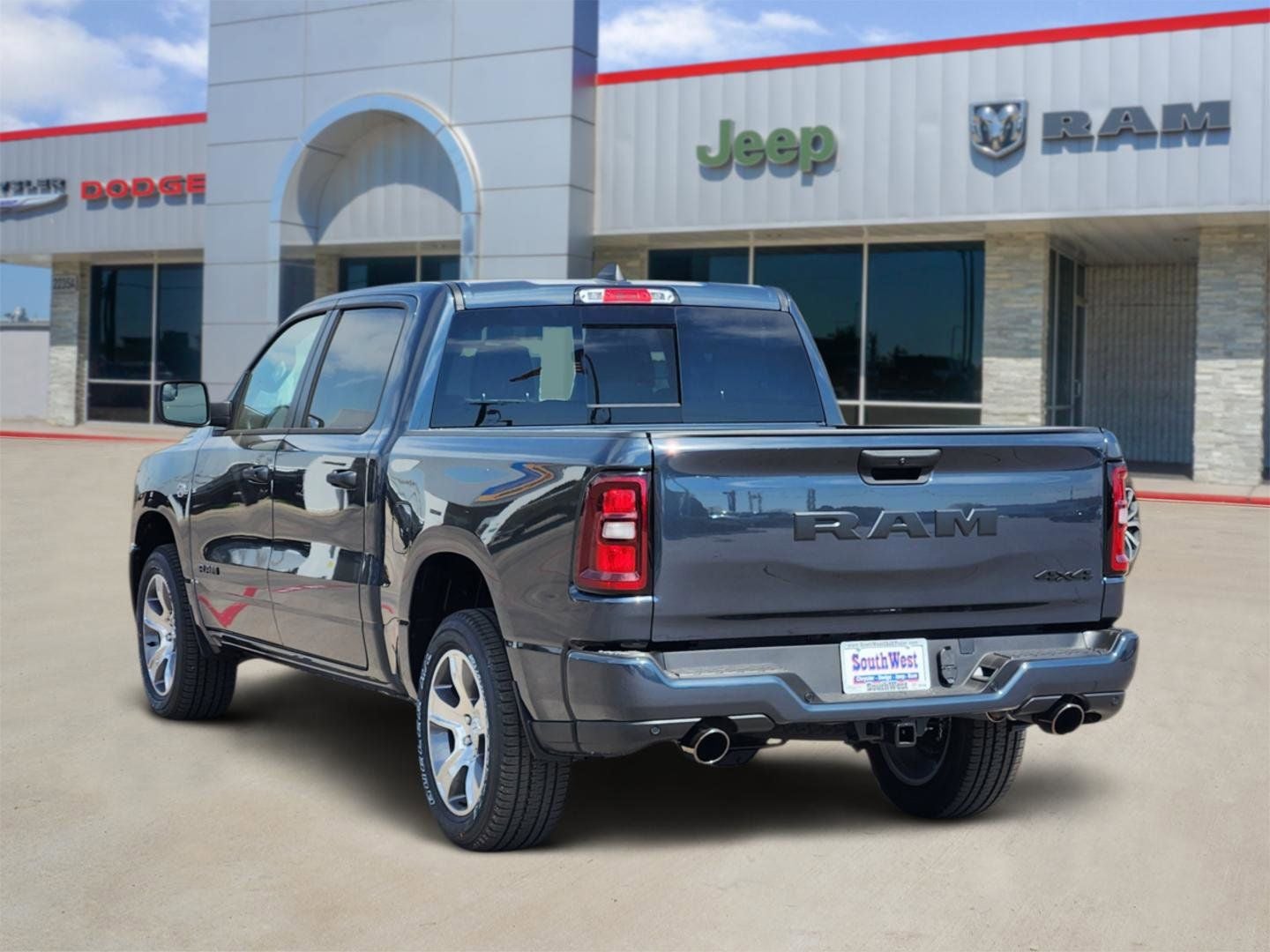 2026 RAM Ram 1500 RAM 1500 EXPRESS CREW CAB 4X4 5'7' BOX