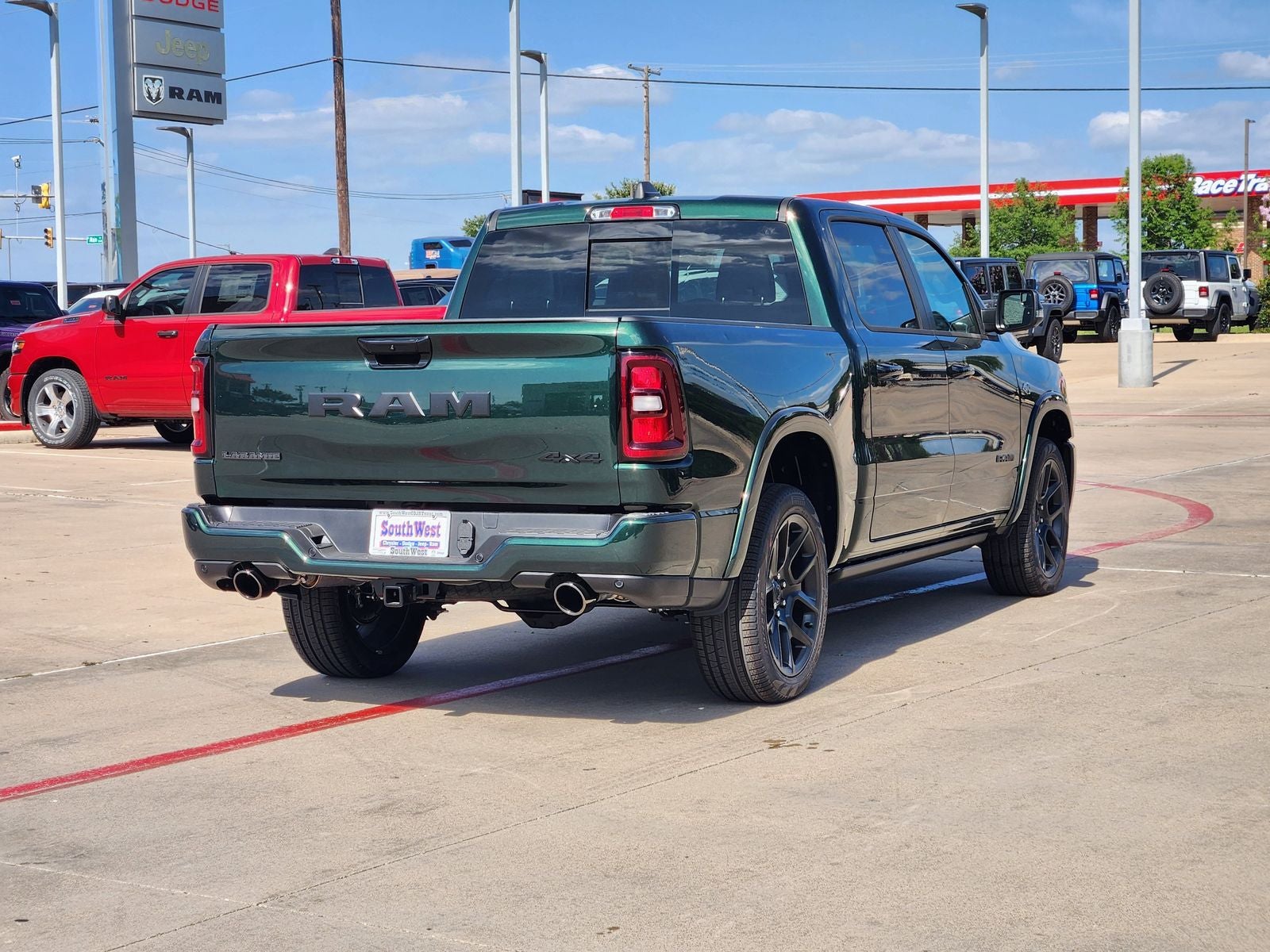 2026 RAM Ram 1500 RAM 1500 LARAMIE CREW CAB 4X4 5'7' BOX
