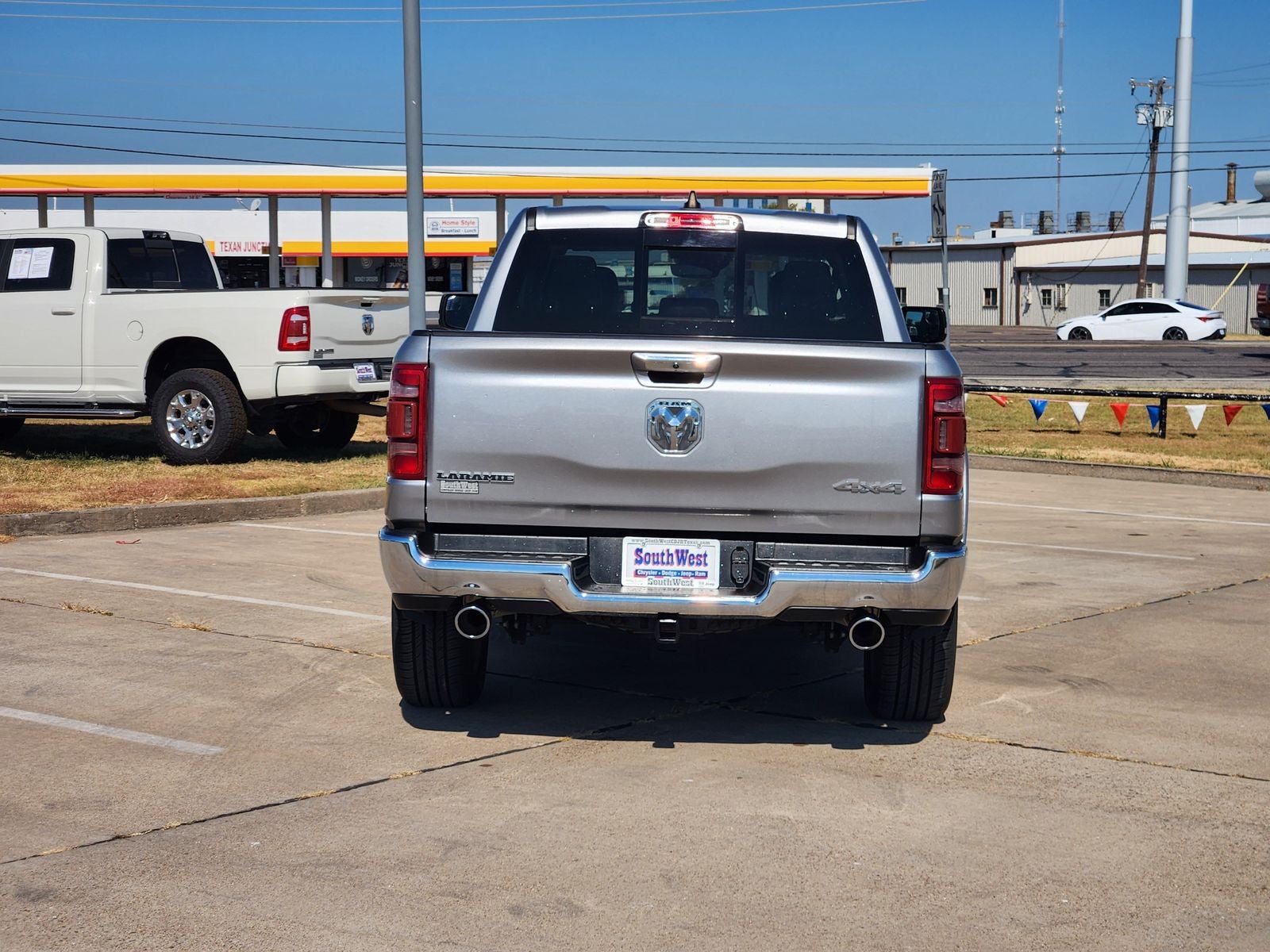 2022 RAM Ram 1500 Laramie Crew Cab 4x4 6'4' Box