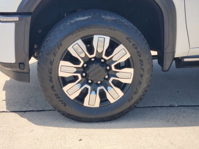 2024 GMC Sierra 2500HD 4WD Crew Cab Standard Bed Denali