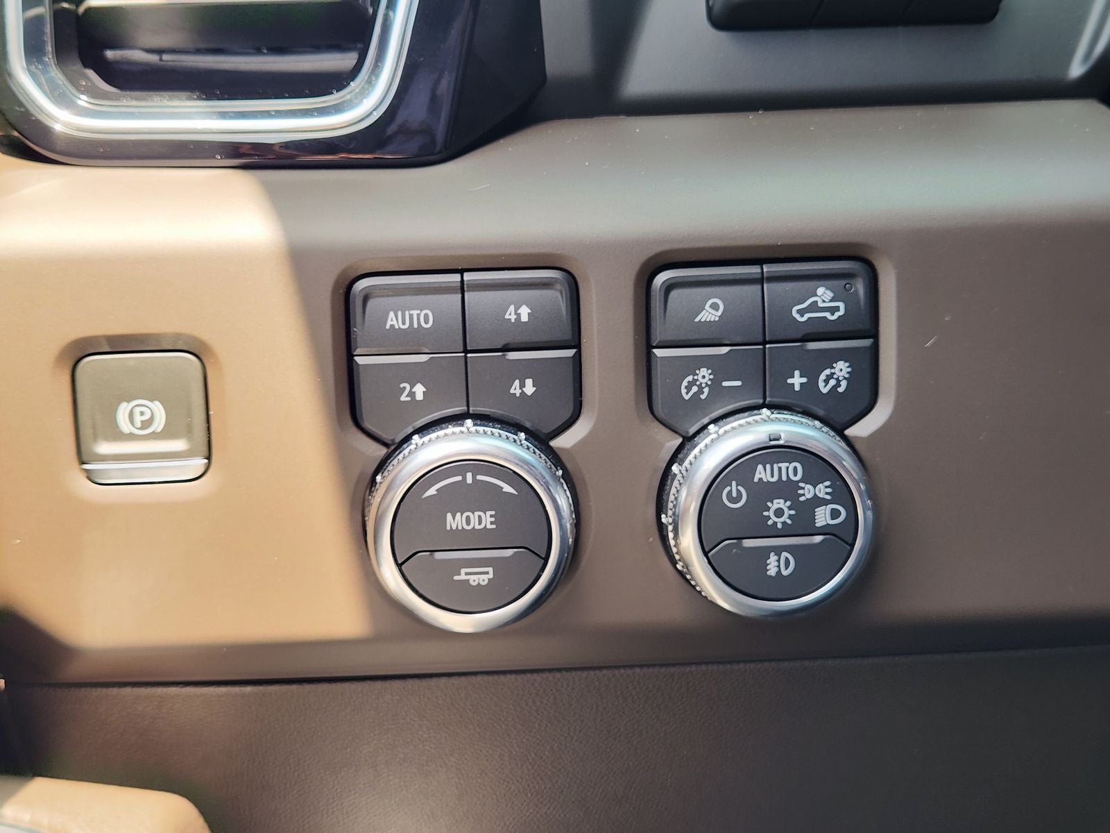2024 GMC Sierra 2500HD 4WD Crew Cab Standard Bed Denali
