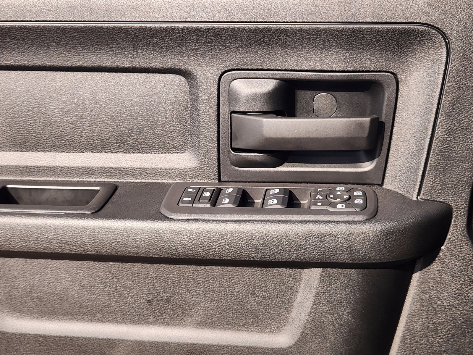 2026 RAM Ram 2500 RAM 2500 BLACK EXPRESS CREW CAB 4X4 6'4' BOX