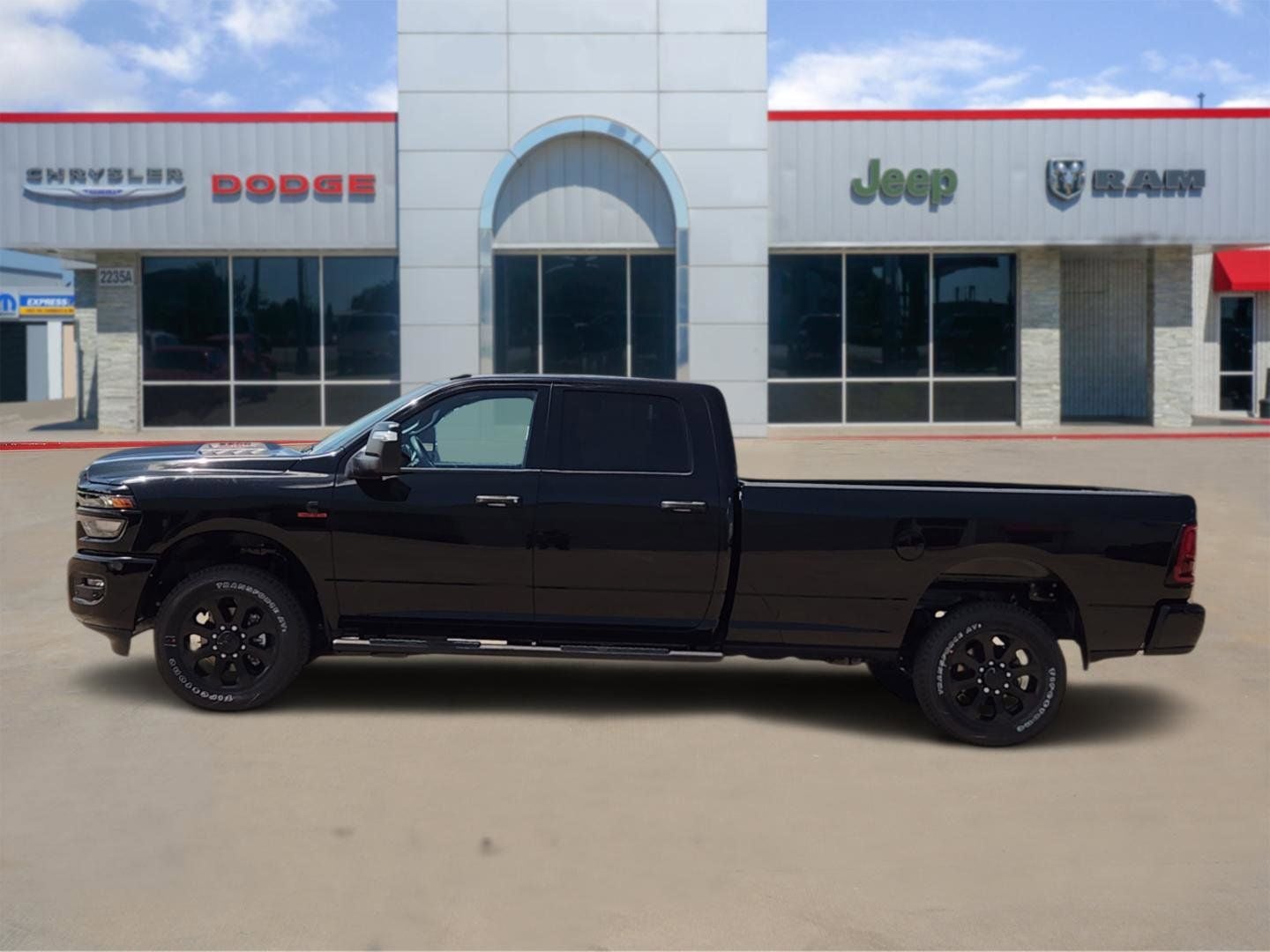 2026 RAM Ram 2500 RAM 2500 BLACK EXPRESS CREW CAB 4X4 8' BOX