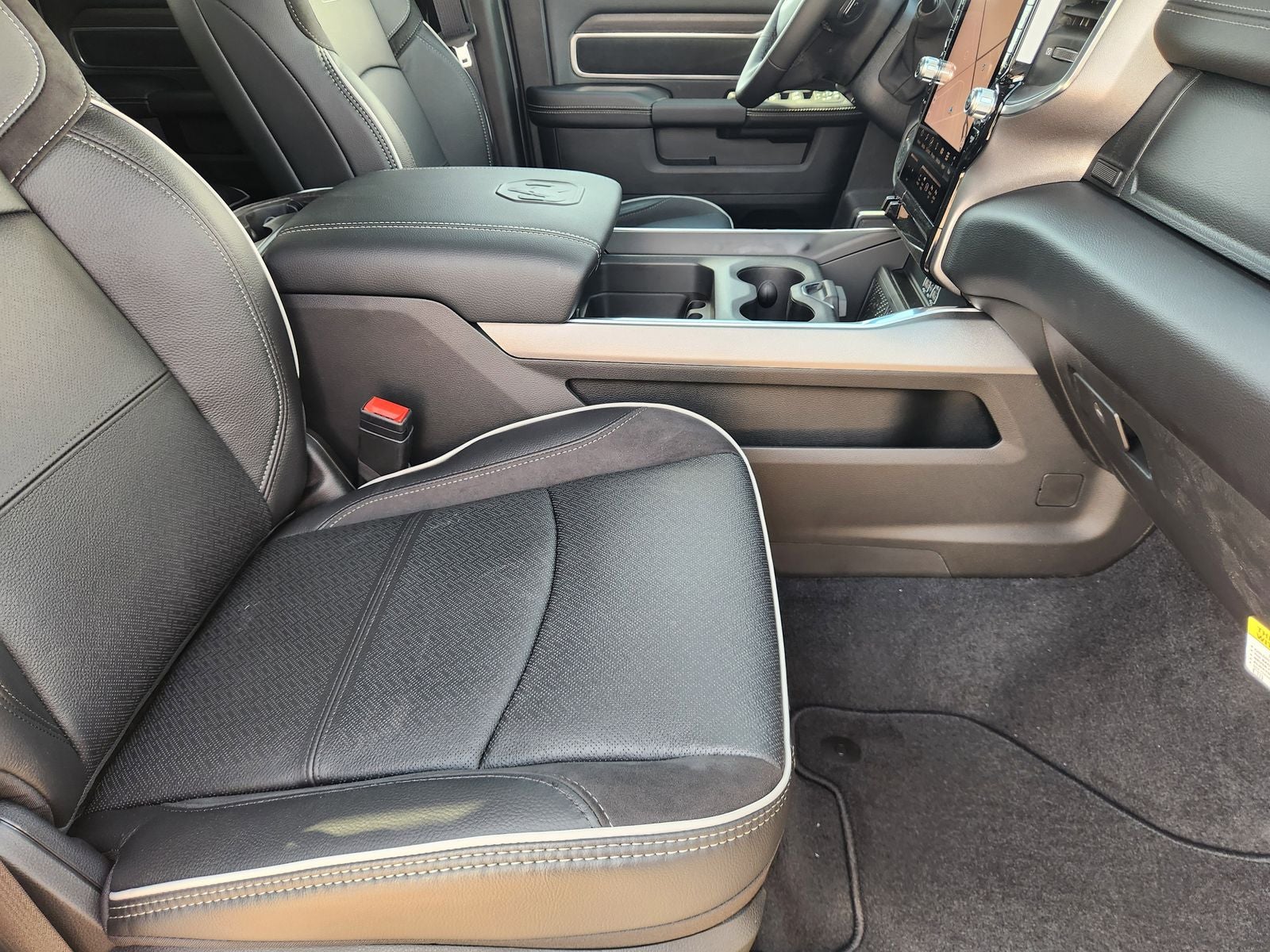 2026 RAM Ram 3500 RAM 3500 LARAMIE MEGA CAB 4X4 6'4' BOX