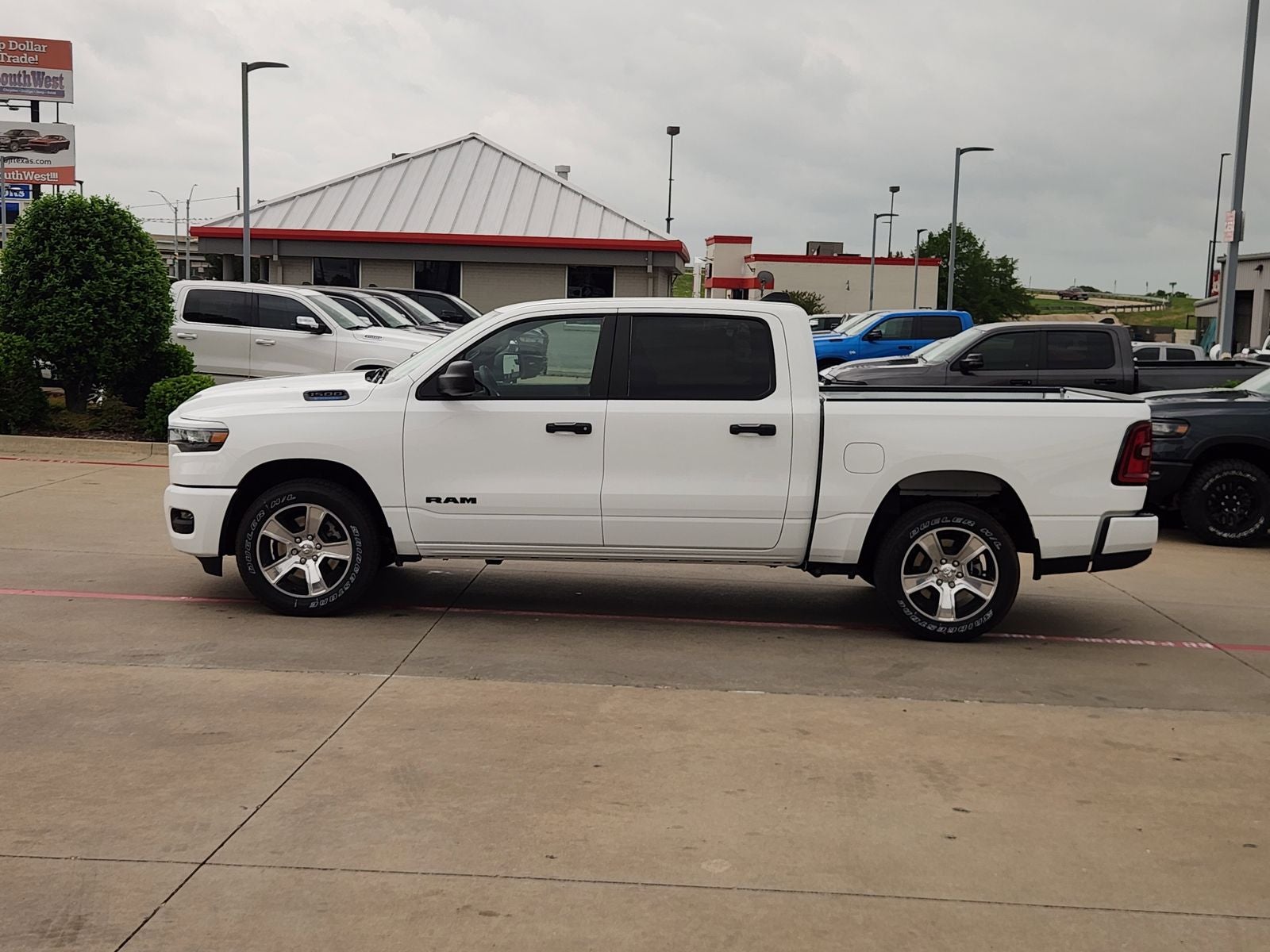 2026 RAM Ram 1500 RAM 1500 EXPRESS CREW CAB 4X2 5'7' BOX