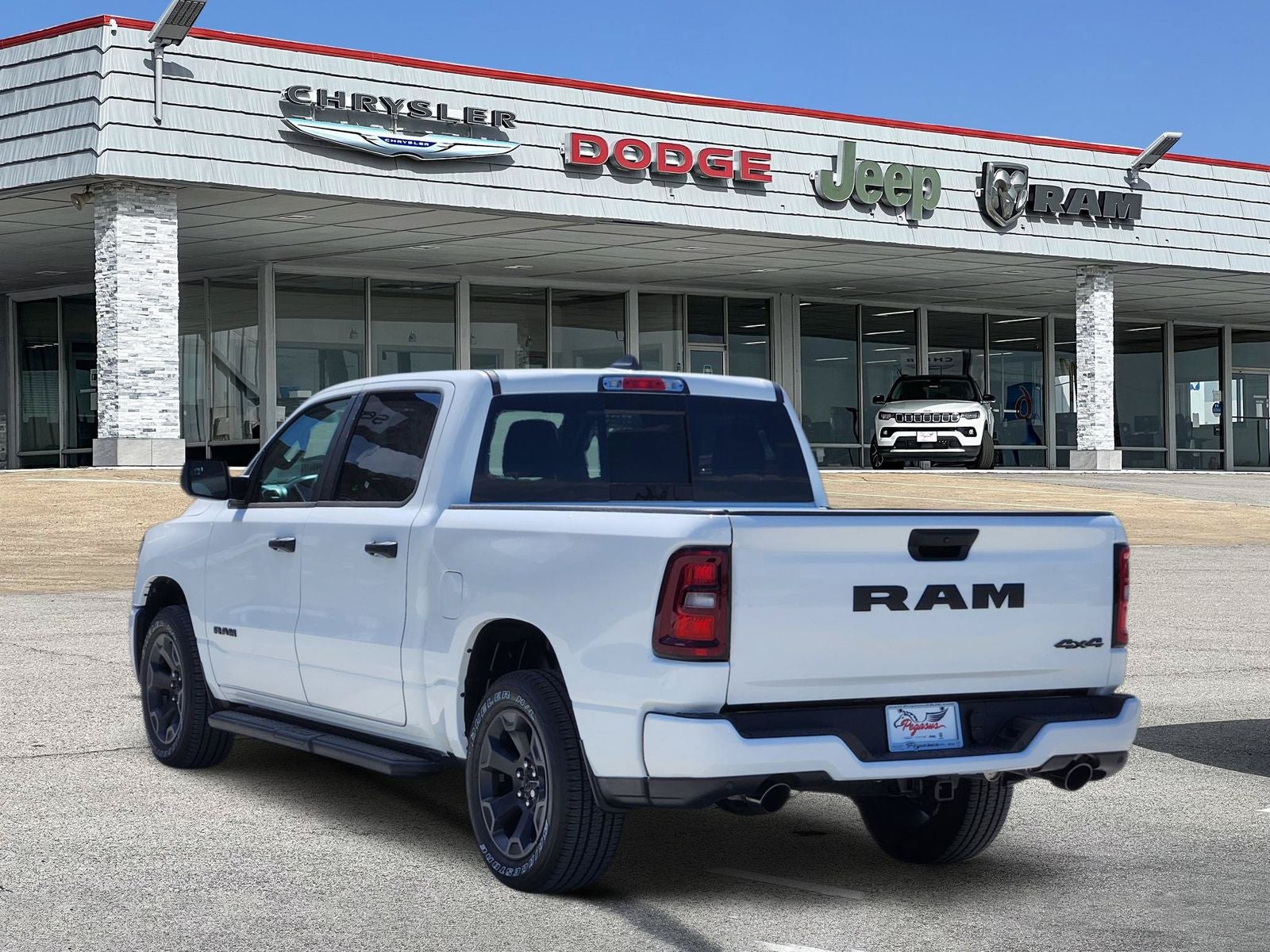 2026 RAM Ram 1500 RAM 1500 EXPRESS CREW CAB 4X4 5'7' BOX