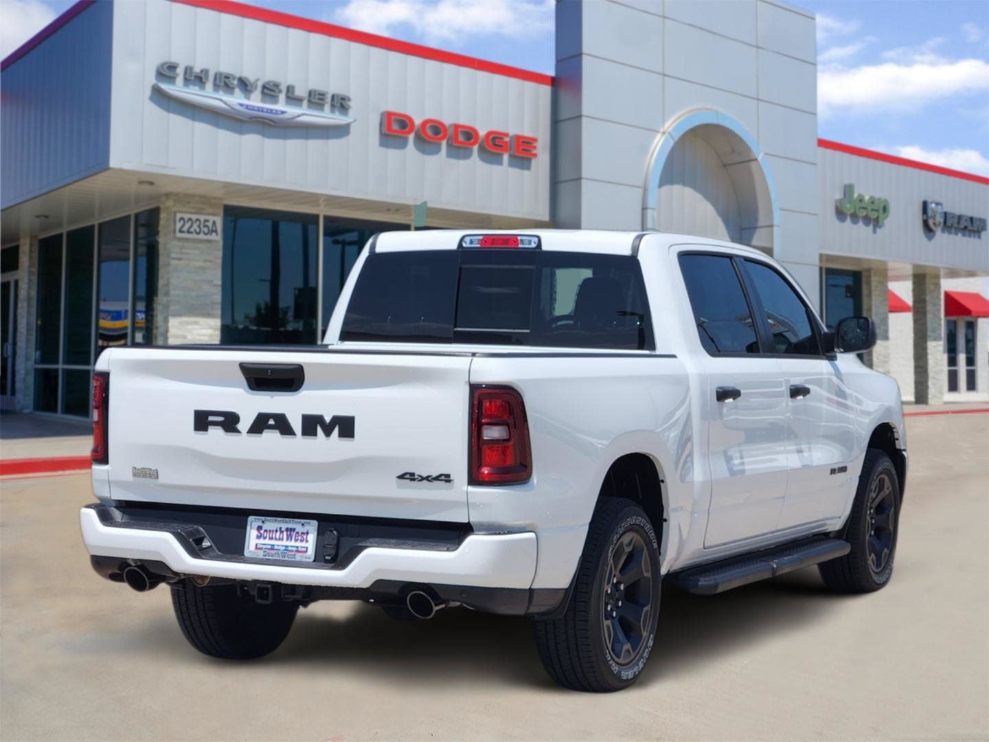2026 RAM Ram 1500 RAM 1500 EXPRESS CREW CAB 4X4 5'7' BOX