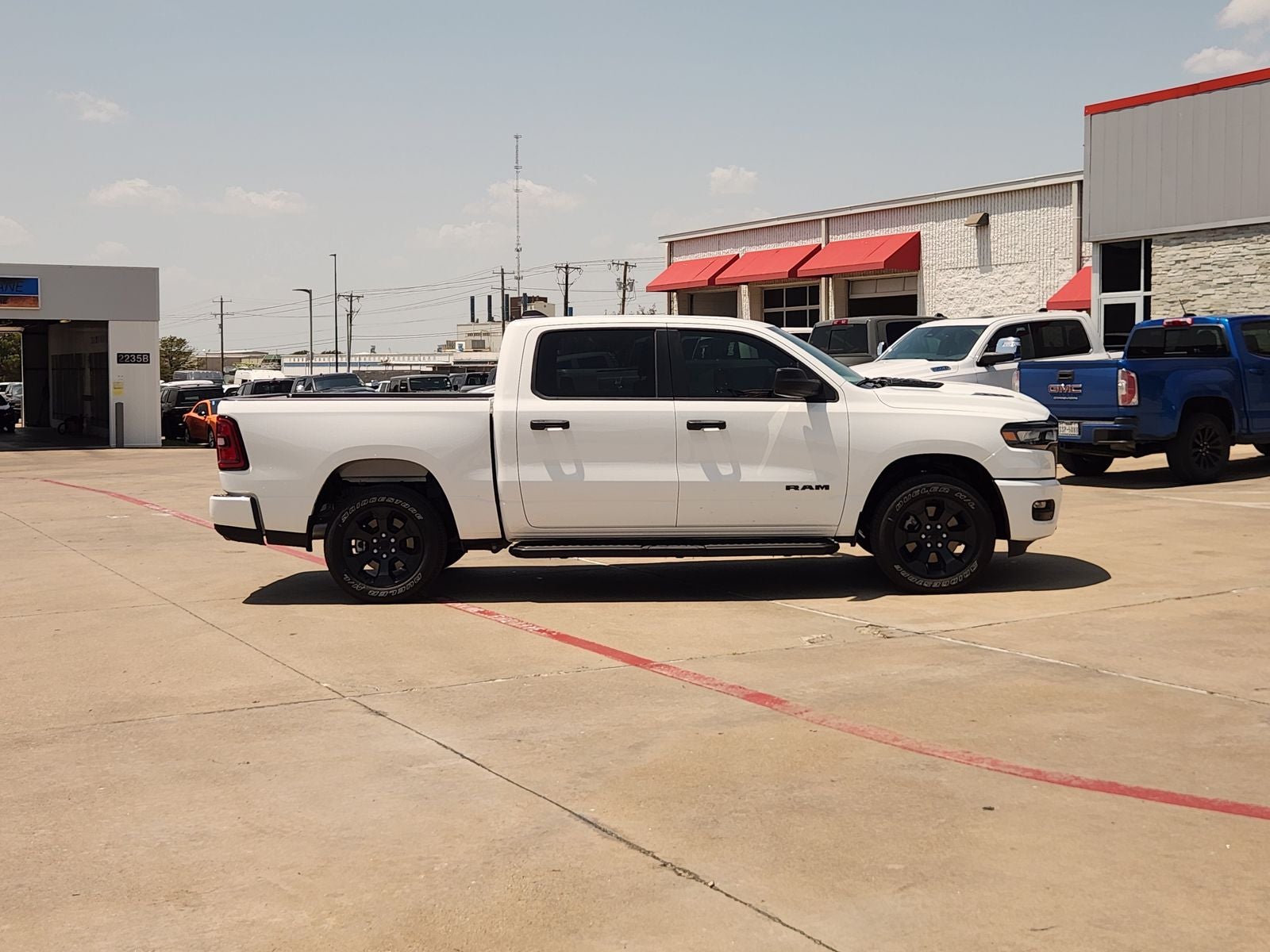 2026 RAM Ram 1500 RAM 1500 EXPRESS CREW CAB 4X4 5'7' BOX