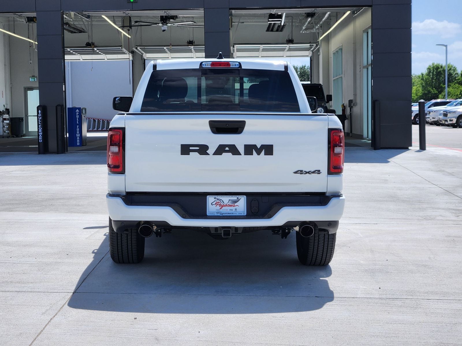 2026 RAM Ram 1500 RAM 1500 EXPRESS CREW CAB 4X4 5'7' BOX