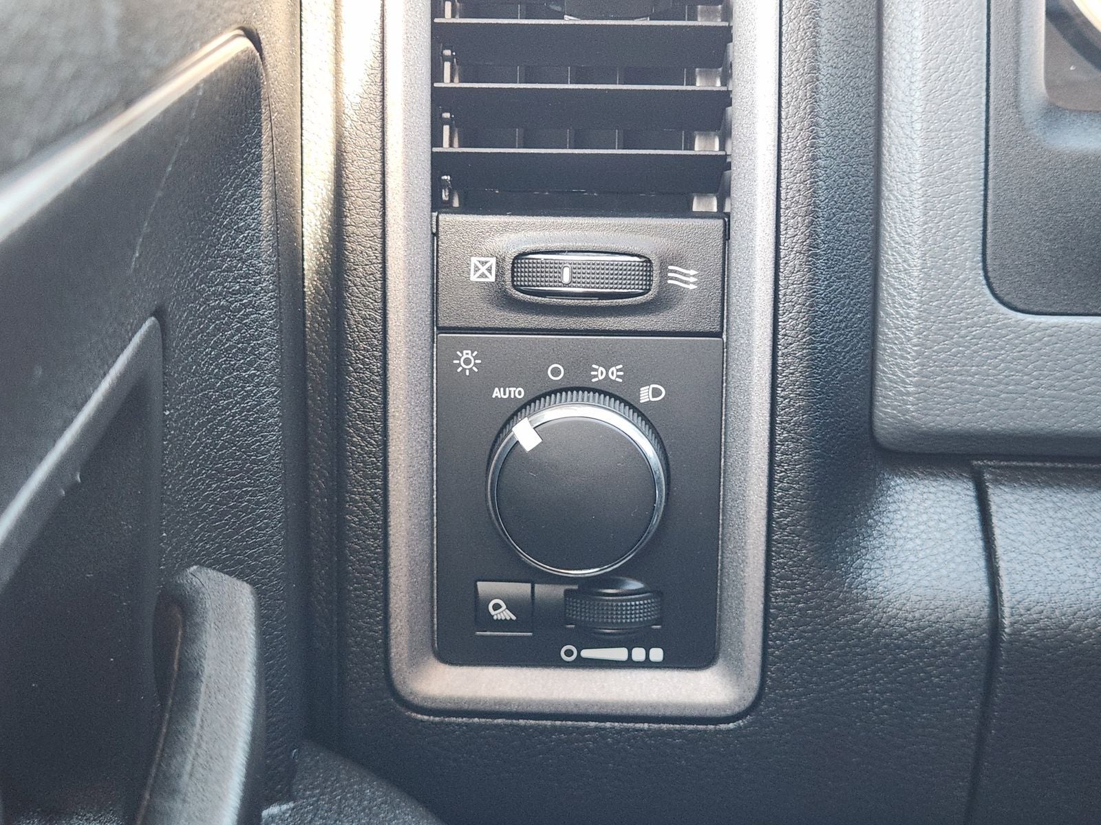 2017 RAM Ram 2500 Tradesman Crew Cab 4x4 6'4' Box