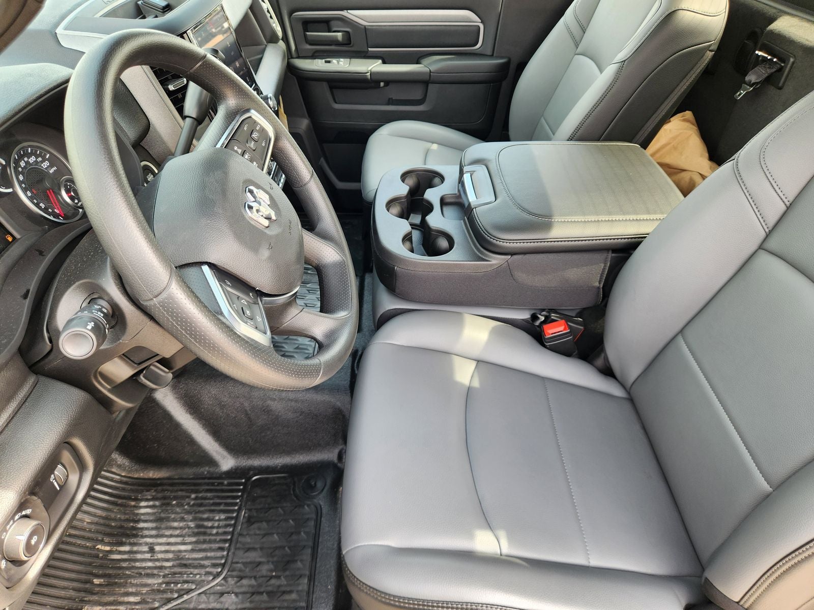 2026 RAM Ram 5500 Chassis Cab RAM 5500 TRADESMAN CHASSIS REGULAR CAB 4X4 84' CA