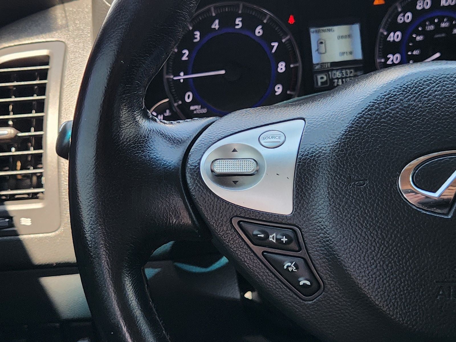 2017 INFINITI QX70 Base