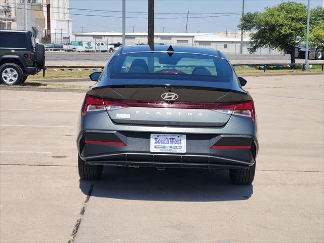 2025 Hyundai Elantra SEL Sport