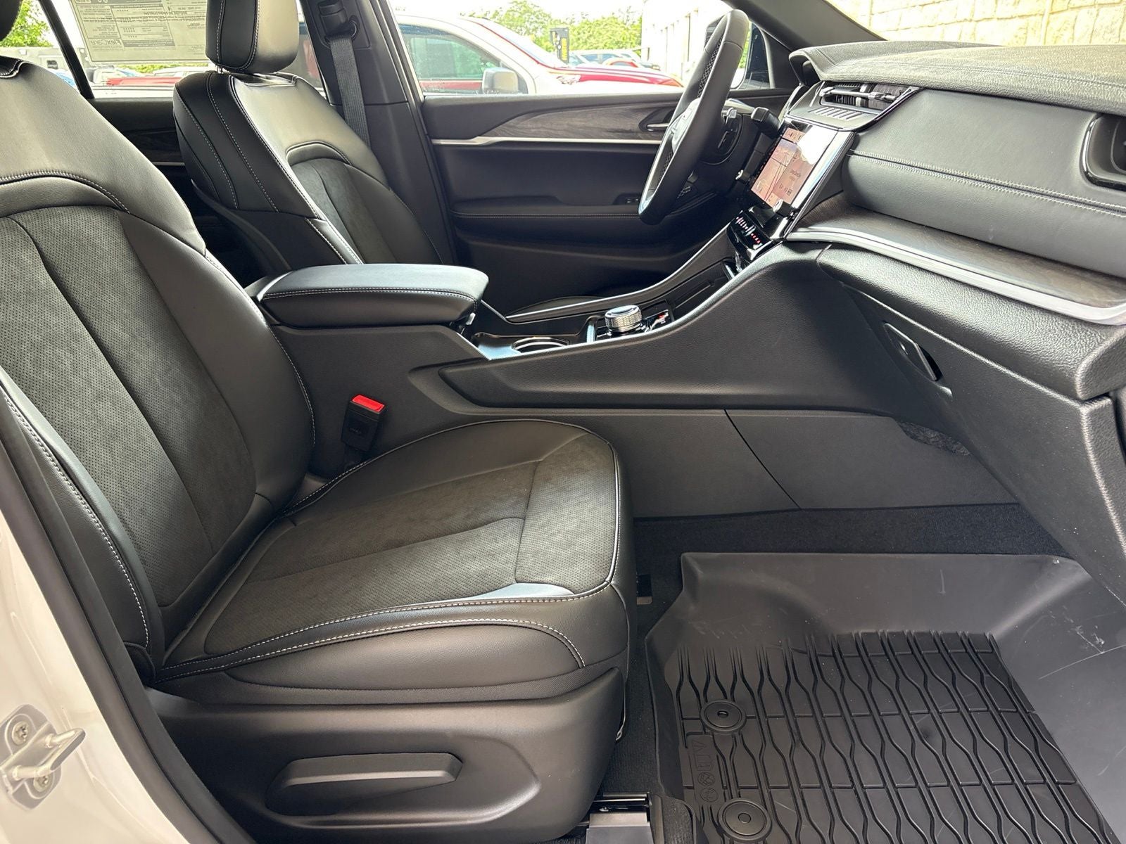 2026 Jeep Grand Cherokee GRAND CHEROKEE LAREDO ALTITUDE 4X2