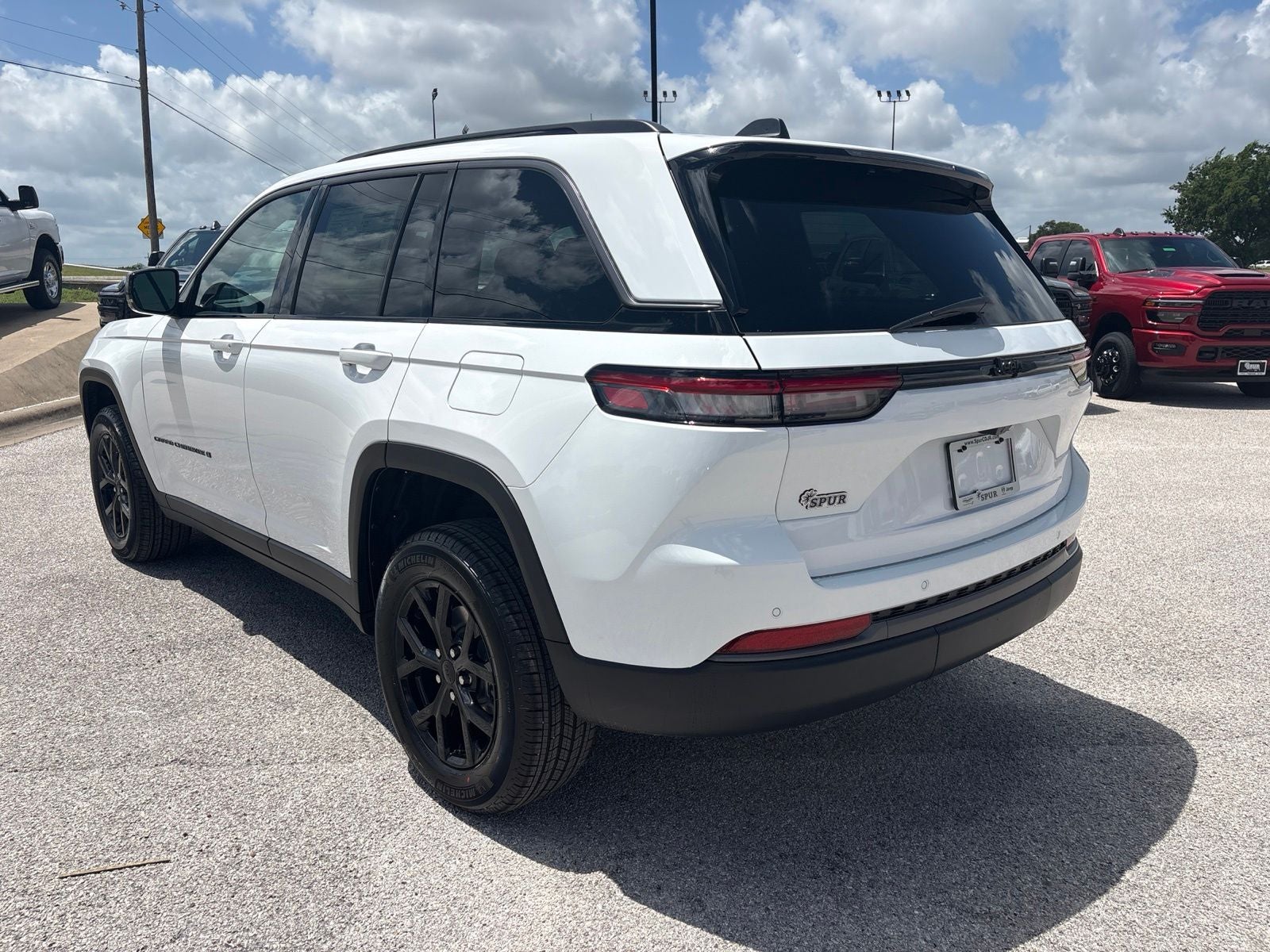 2026 Jeep Grand Cherokee GRAND CHEROKEE LAREDO ALTITUDE 4X2