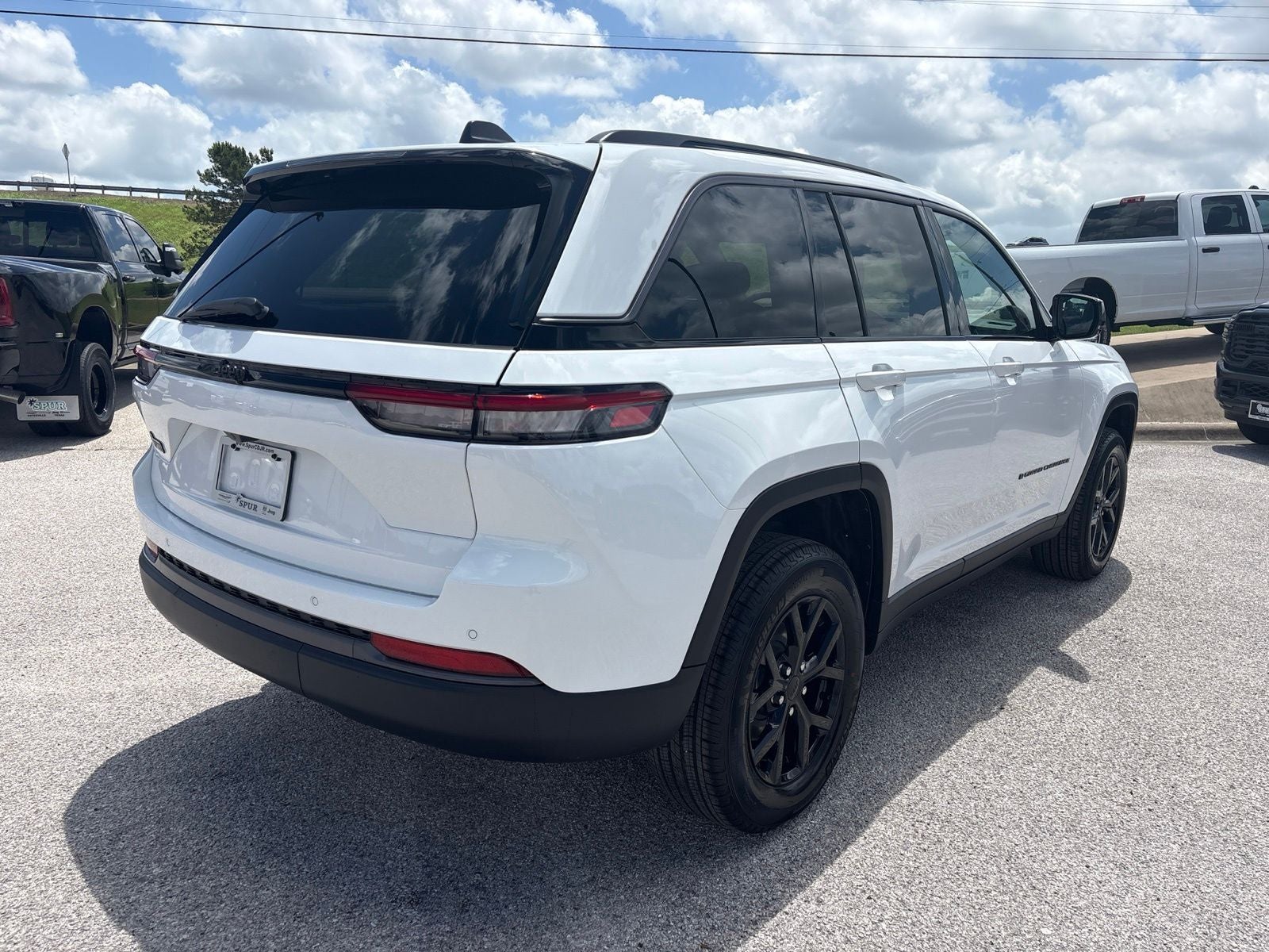 2026 Jeep Grand Cherokee GRAND CHEROKEE LAREDO ALTITUDE 4X2